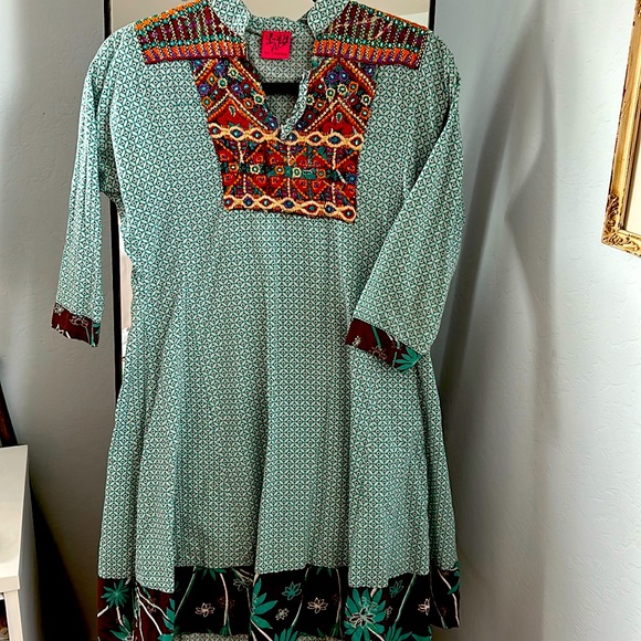 Redress embroidery dress. - Picture 1 of 7